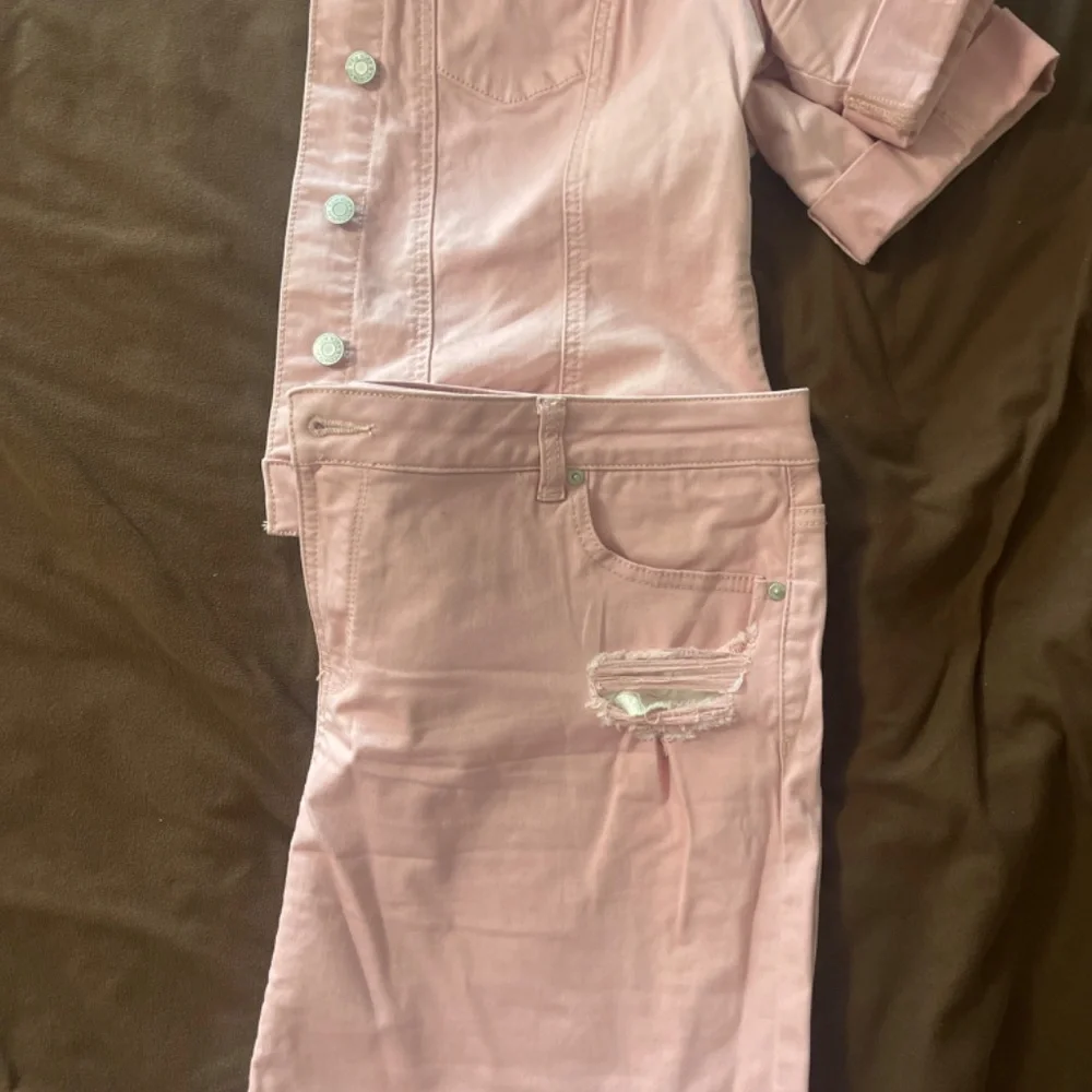 set - Picture 3 of 4